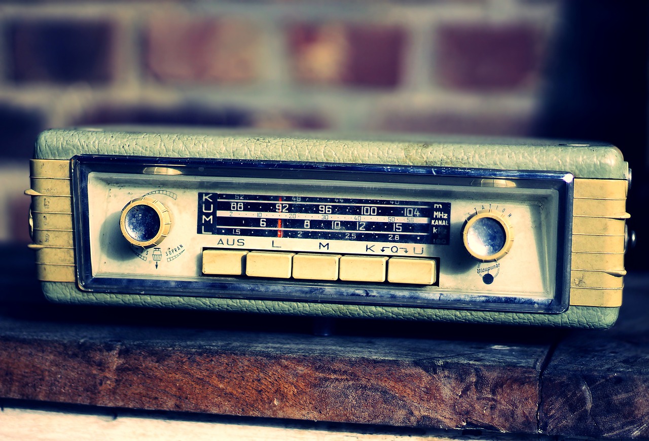 The Fascinating Invention of the Car Radio and the Origin of “Motorola” Brand Name, “Car-Sound”